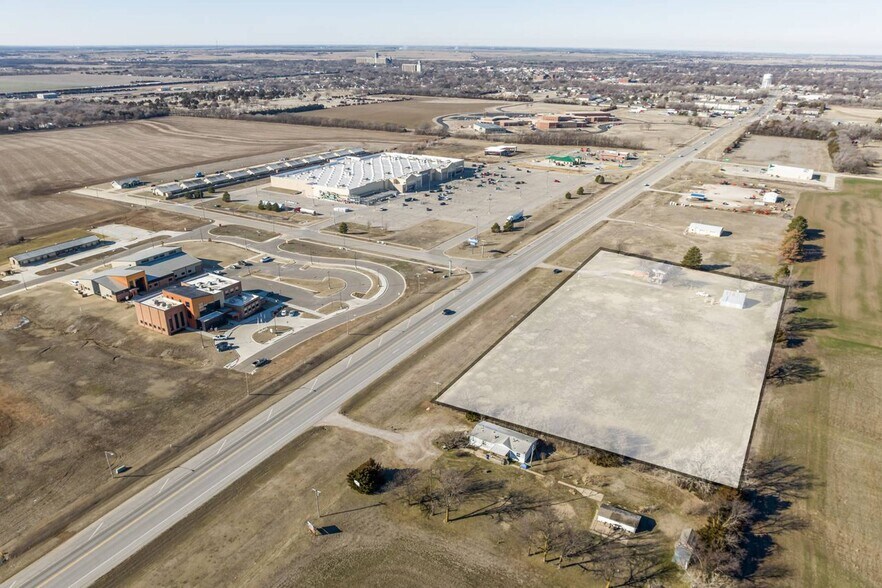 672 E 10th Ave, Wellington, KS à vendre - Photo de l’immeuble – Image 1 sur 7