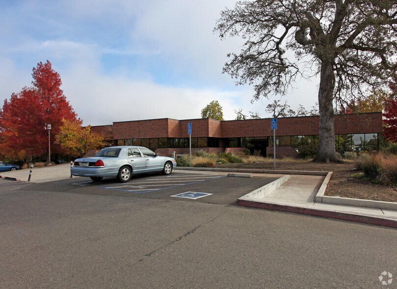 6600 Mercy Ct, Fair Oaks, CA à vendre - Photo de l’immeuble – Image 3 sur 23