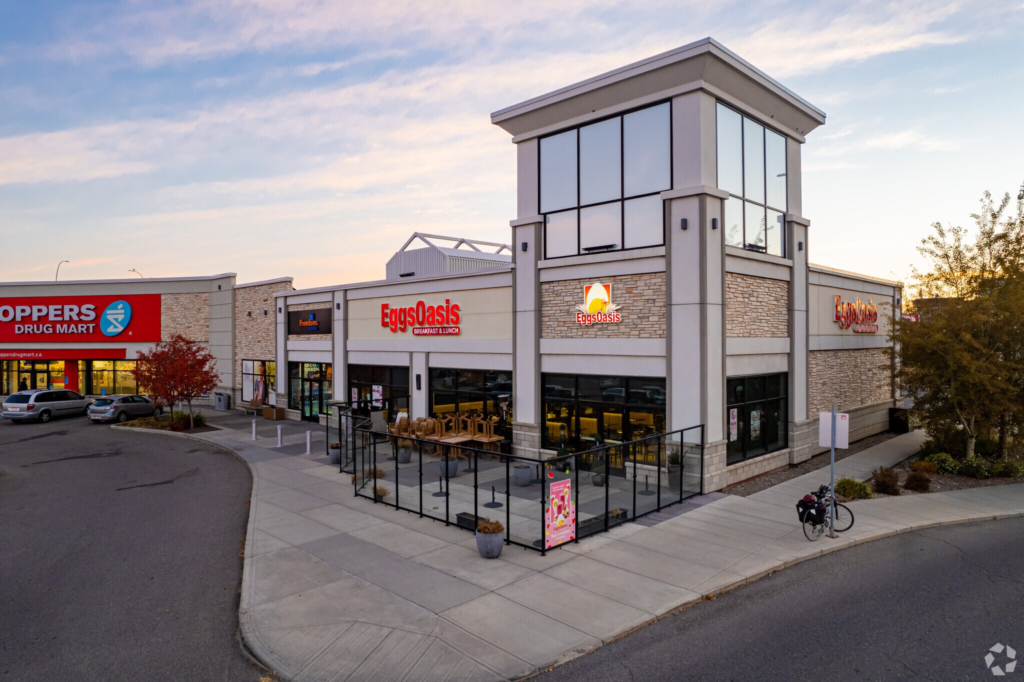 10-28 Crowfoot Ter NW, Calgary, AB à louer Photo de l’immeuble– Image 1 sur 6