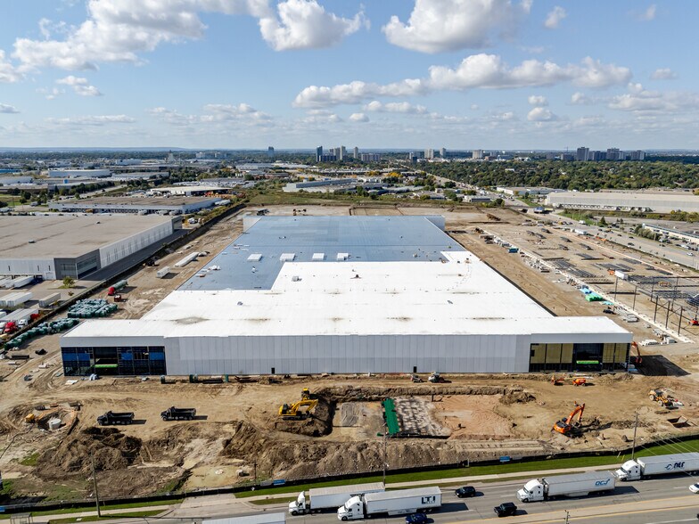 8000 Dixie Rd, Brampton, ON à louer - Photo de la construction – Image 2 sur 6