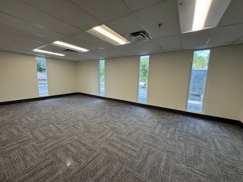 6250 NW 27th Way, Fort Lauderdale, FL à louer - Photo intérieure – Image 2 sur 3