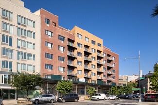 Plus de détails pour 456 W 167th St, New York, NY - Logement à vendre