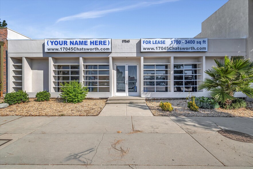 17045 Chatsworth St, Granada Hills, CA à louer - Photo de l’immeuble – Image 2 sur 4
