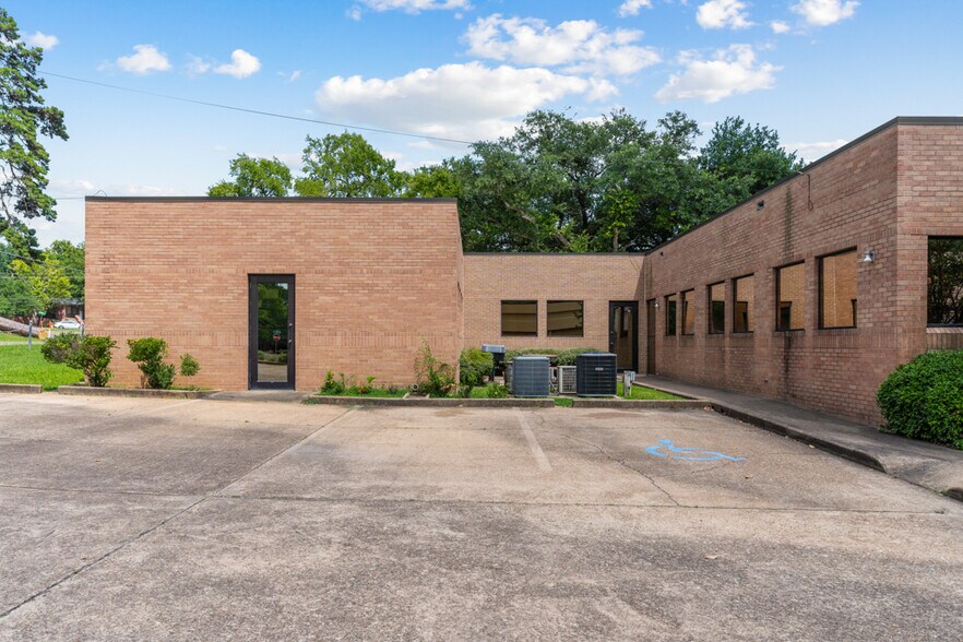 915 Judson Rd, Longview, TX à louer - Photo de l’immeuble – Image 2 sur 6