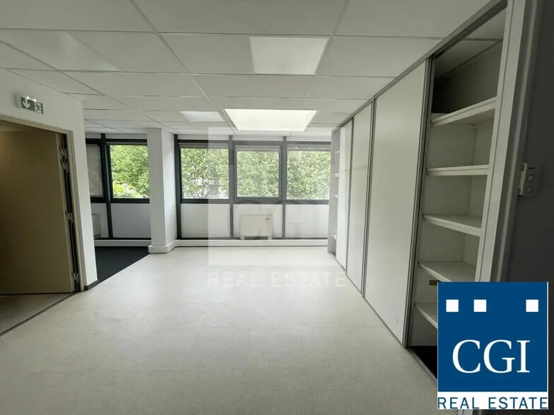 Bureau dans Échirolles à louer - Photo de l’immeuble – Image 3 sur 4