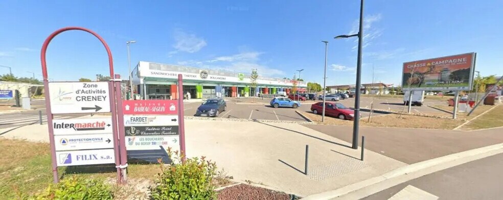 Local commercial dans Pont-Sainte-Marie à louer - Photo de l’immeuble – Image 3 sur 5