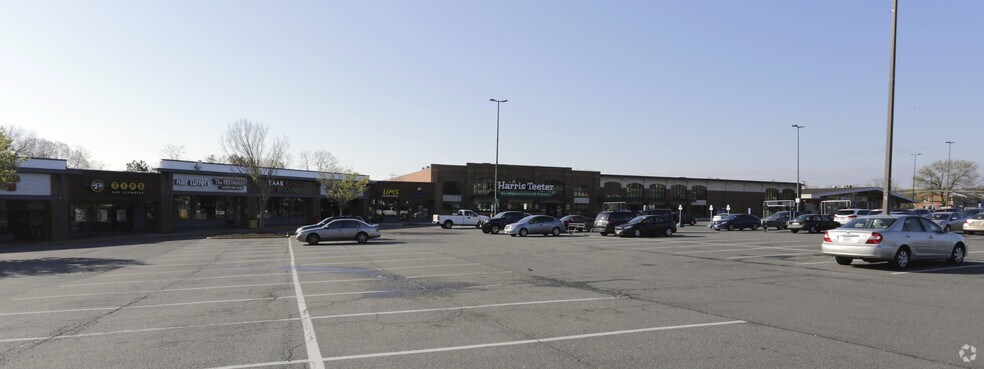 6341-6365 Columbia Pike, Falls Church, VA à louer - Photo de l’immeuble – Image 3 sur 4