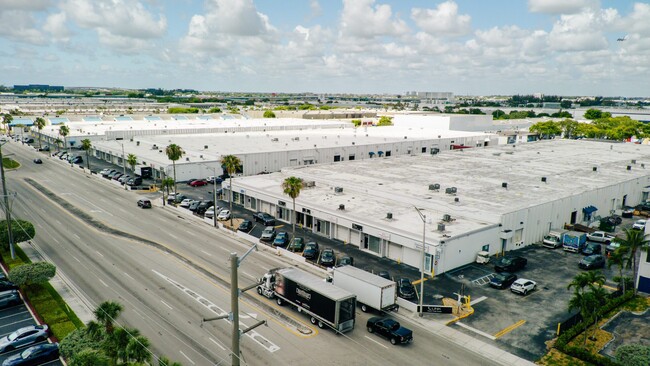 Plus de détails pour 7212-7282 NW 33rd St, Miami, FL - Industriel/Logistique à louer