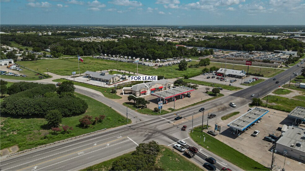 3400-3402 Highway 21 E, Bryan, TX à louer - Photo de l’immeuble – Image 1 sur 10