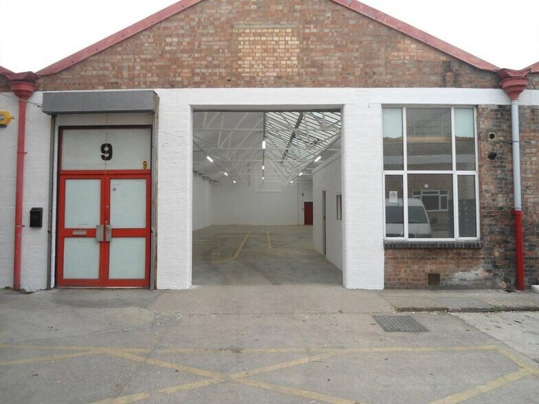 Main Dr, Wembley à louer - Photo de l’immeuble – Image 3 sur 27