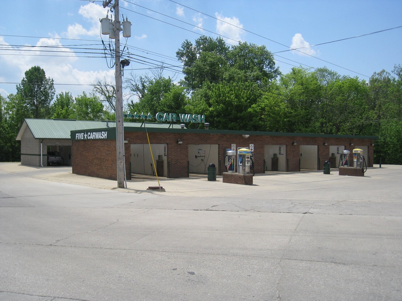 134 Wood Crest Dr, Highland, IL à vendre Photo de l’immeuble– Image 1 sur 16