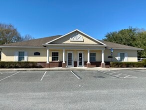 929 N US Hwy 27/441, Lady Lake, FL à louer Photo de l’immeuble– Image 1 sur 1