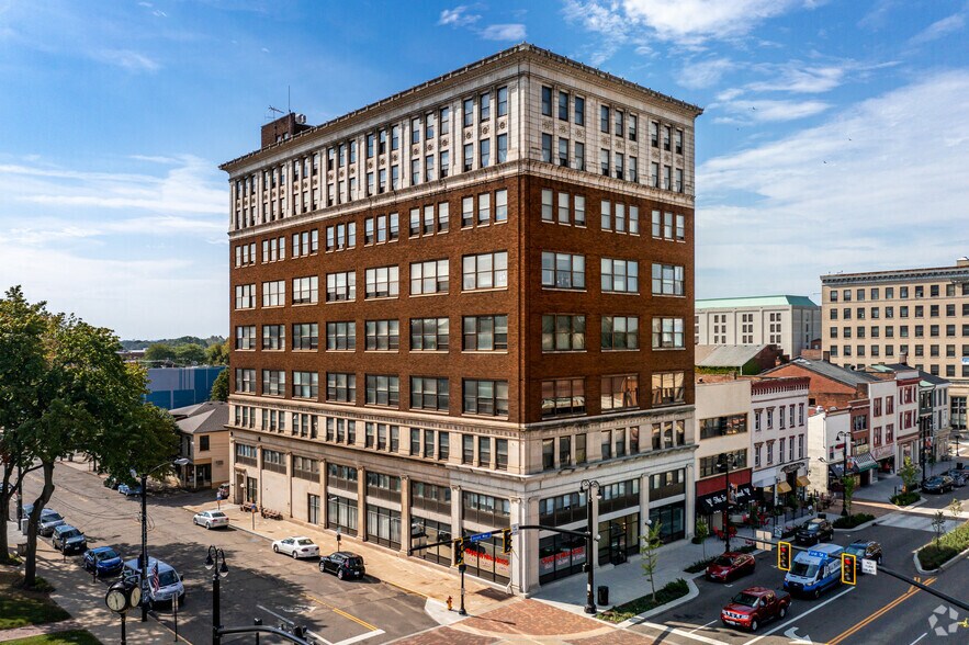 59 Lincoln Way E, Massillon, OH à louer - Photo principale – Image 1 sur 23