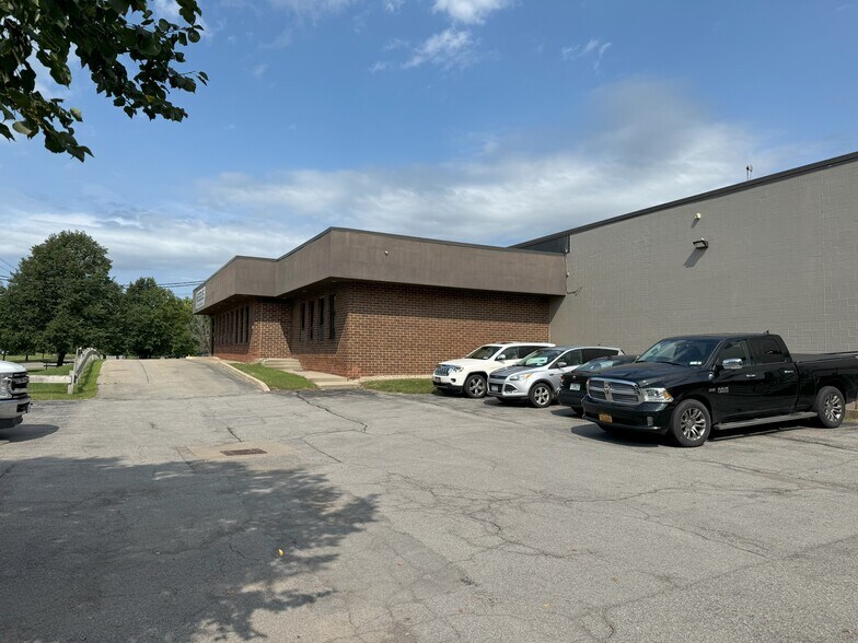 80 Lawrence Bell Dr, Williamsville, NY à louer - Photo de l’immeuble – Image 3 sur 14