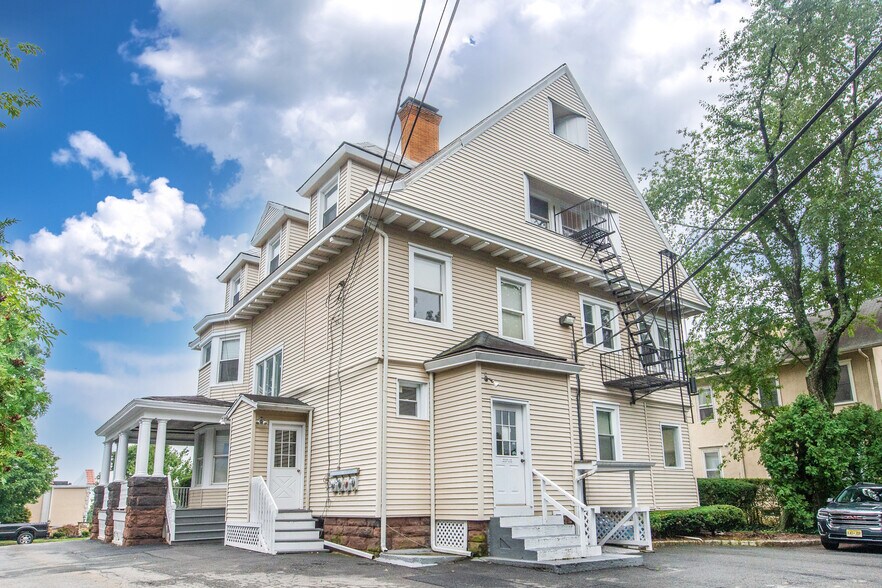 96 Park St, Montclair, NJ à louer - Photo de l’immeuble – Image 1 sur 4