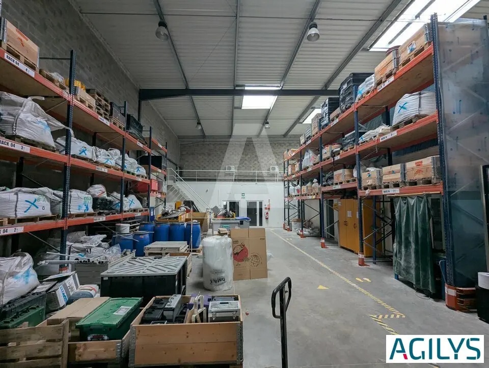 Industriel/Logistique dans Magny-les-Hameaux à louer Photo intérieure– Image 1 sur 11