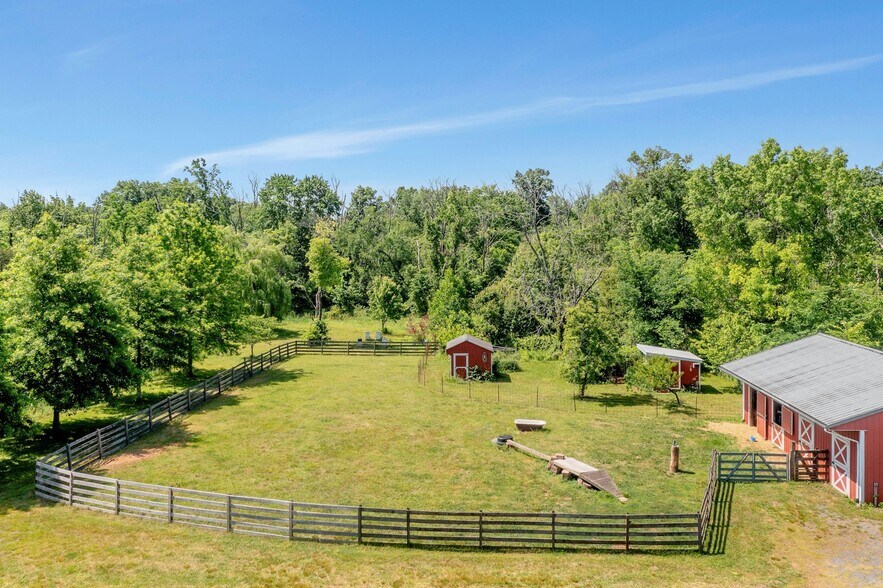 104 Steinmetz Rd, Hillsborough, NJ à vendre - Photo de l’immeuble – Image 2 sur 23