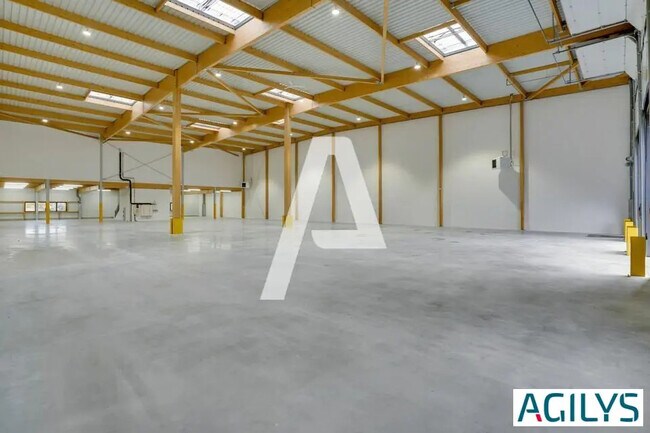 Plus de détails pour Industriel/Logistique à louer