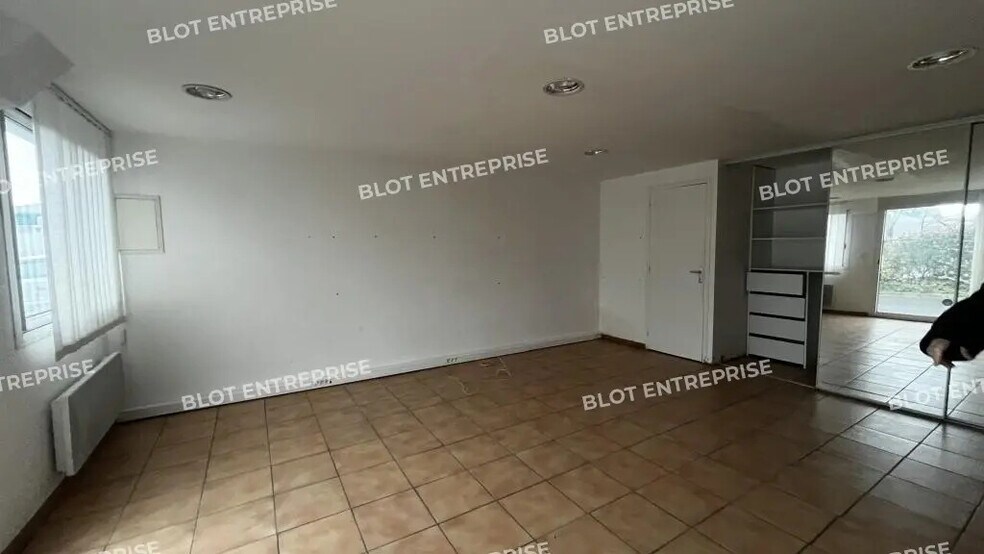 Bureau dans Pacé à vendre - Photo de l’immeuble – Image 3 sur 5