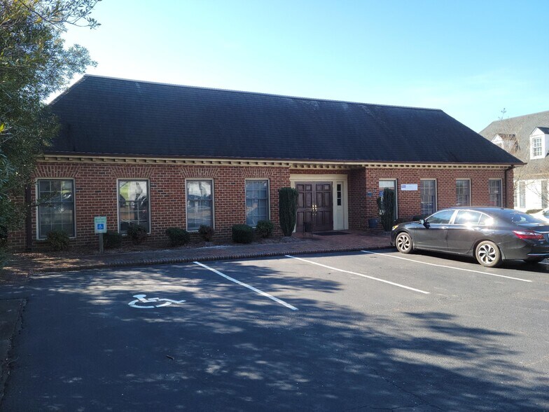110 E Arlington Blvd, Greenville, NC à vendre - Photo de l’immeuble – Image 2 sur 19