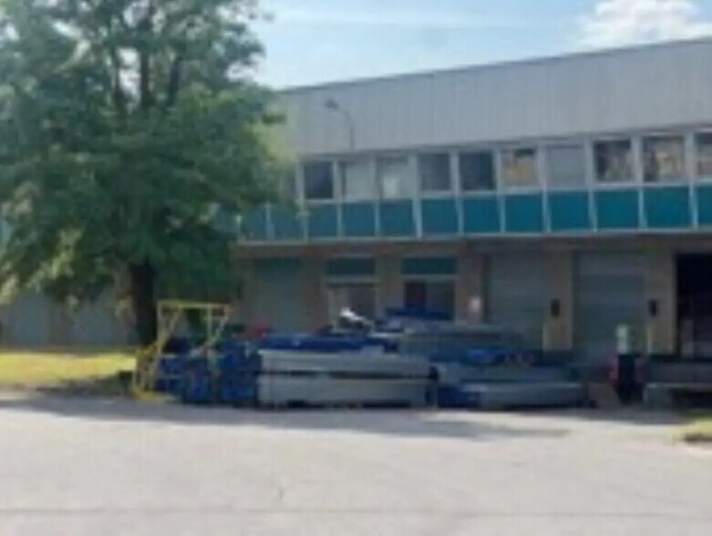 Industriel/Logistique dans Éragny à louer - Photo de l’immeuble – Image 3 sur 11