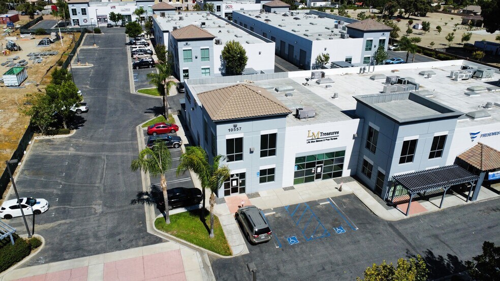 10557 Juniper Ave, Fontana, CA à vendre - Photo de l’immeuble – Image 2 sur 5