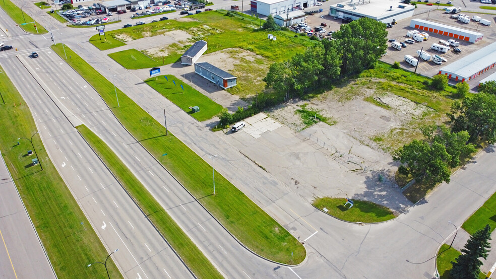 7905 50 Ave, Red Deer, AB à vendre - Photo principale – Image 1 sur 2
