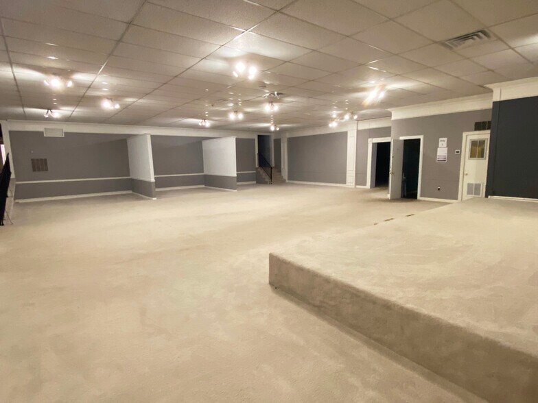 117 W Vance St, Zebulon, NC à vendre - Photo intérieure – Image 2 sur 7