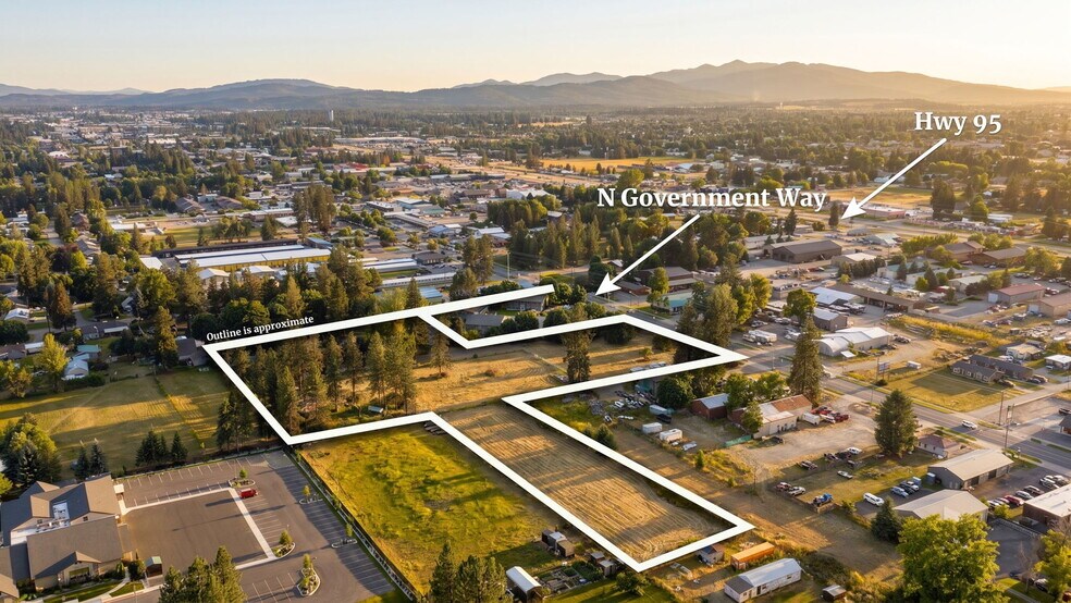 10064 Government Way, Hayden, ID à vendre - Photo de l’immeuble – Image 2 sur 23