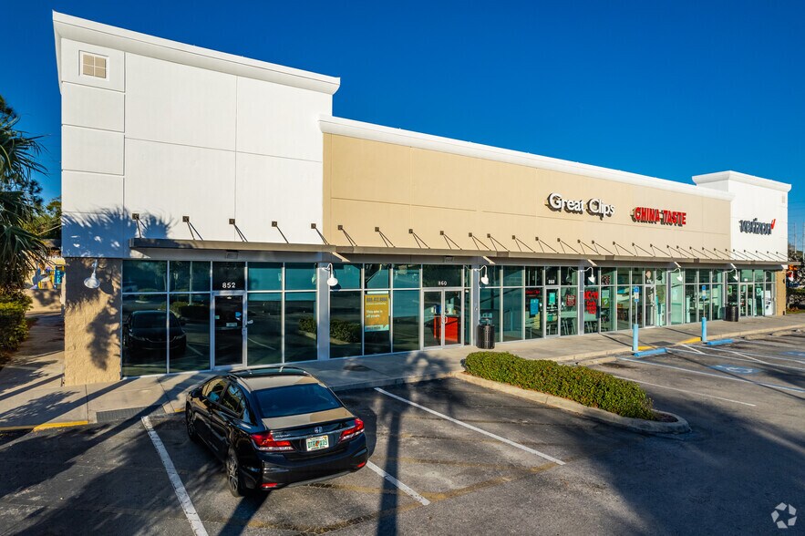852-884 E Tarpon Ave, Tarpon Springs, FL à louer - Photo de l’immeuble – Image 2 sur 12