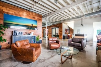 11162 La Grange Ave, West Los Angeles, CA à louer Photo intérieure– Image 1 sur 13