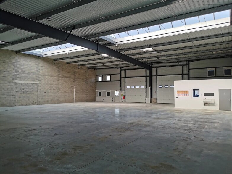 Local d’activités dans Reims à louer - Photo de l’immeuble – Image 3 sur 11