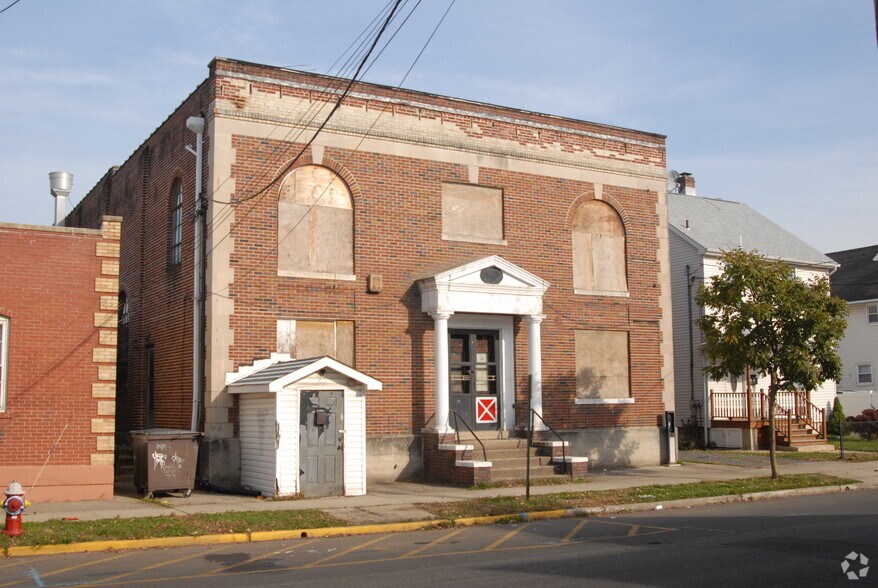 106 W 2nd St, Bound Brook, NJ à vendre - Photo principale – Image 1 sur 3