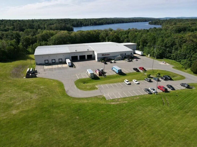 534 Belgrade Rd, Oakland, ME à louer - Photo principale – Image 1 sur 1