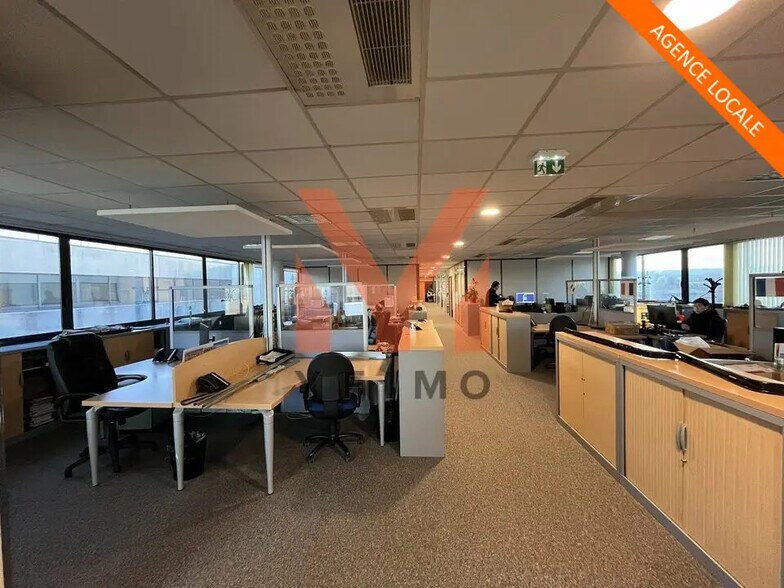 Bureau dans Poissy à louer - Photo de l’immeuble – Image 2 sur 4