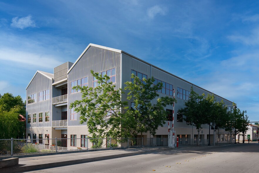 201 1st St, Petaluma, CA à louer - Photo de l’immeuble – Image 3 sur 7