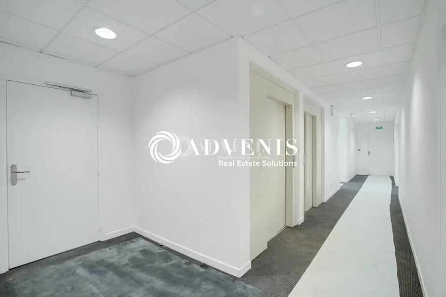 Bureau dans Champs-sur-Marne à vendre - Photo de l’immeuble – Image 3 sur 12