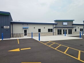 4999 Founders Ter, Hobart, WI à louer Photo de l’immeuble– Image 1 sur 6