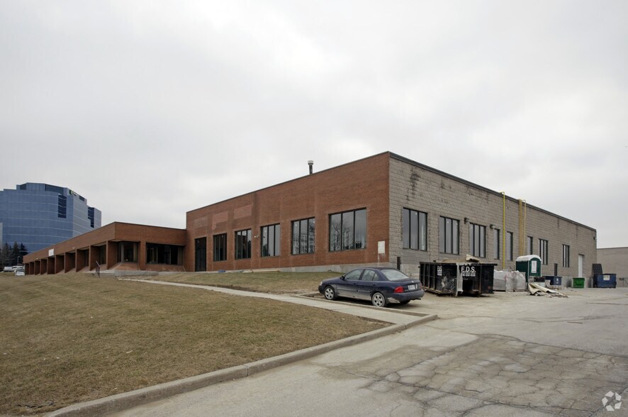 175-225 Sparks Ave, Toronto, ON à louer - Photo de l’immeuble – Image 3 sur 7