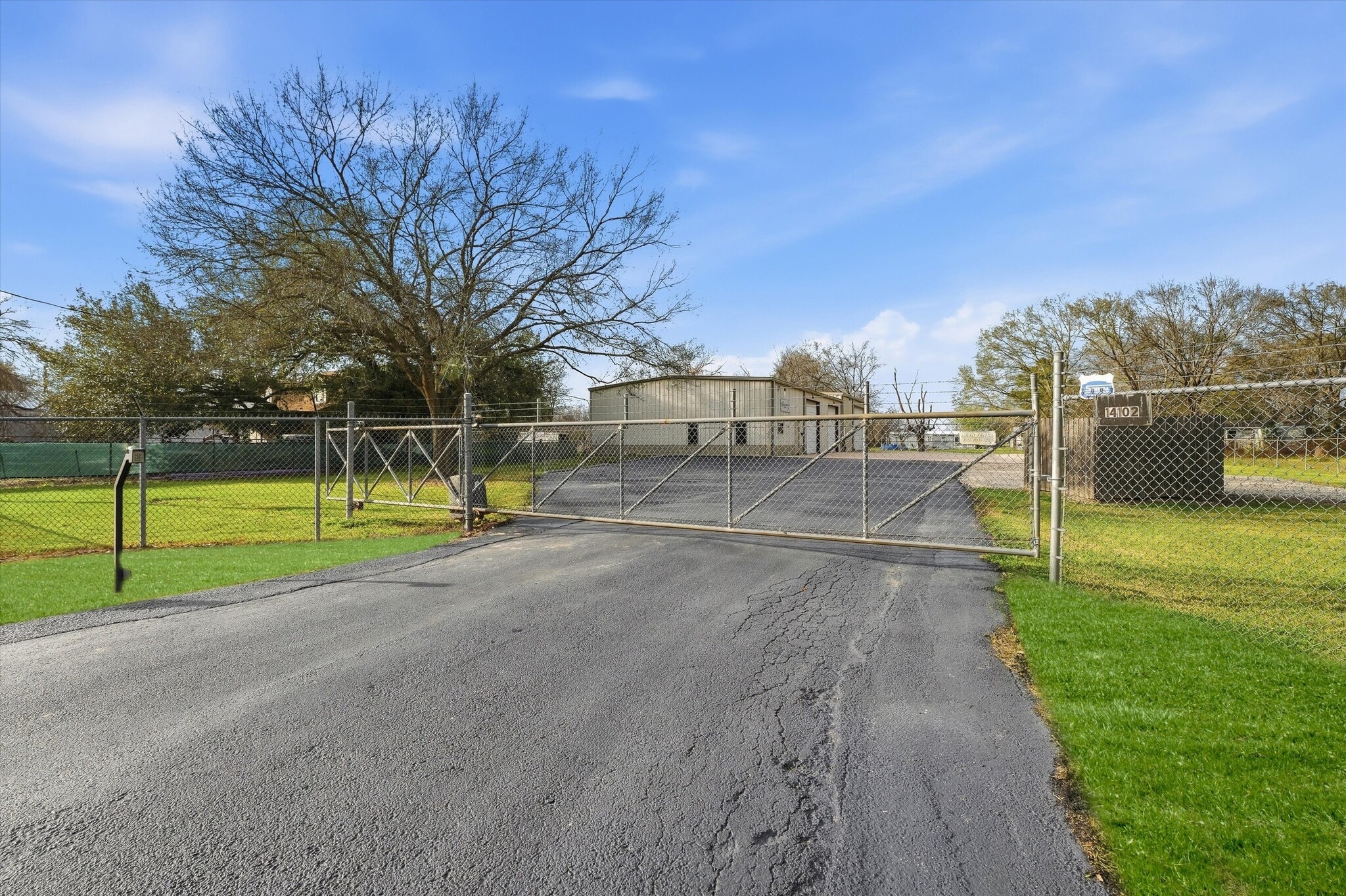 14102 Pine Meadow Ln, Tomball, TX à vendre Photo de l’immeuble– Image 1 sur 27
