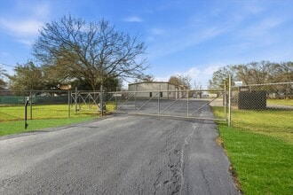 14102 Pine Meadow Ln, Tomball, TX à vendre Photo de l’immeuble– Image 1 sur 27