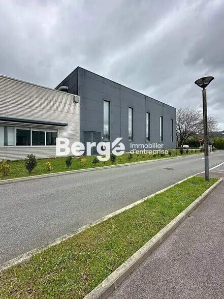 Industriel/Logistique dans Grasse à vendre - Photo de l’immeuble – Image 2 sur 12