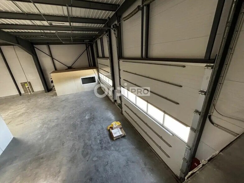 Local d’activités dans Plougoumelen à louer - Photo intérieure – Image 2 sur 9