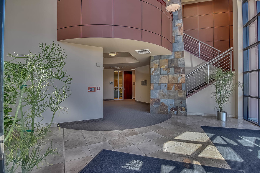 3439 Brookside Rd, Stockton, CA à vendre - Hall d’entrée – Image 3 sur 16