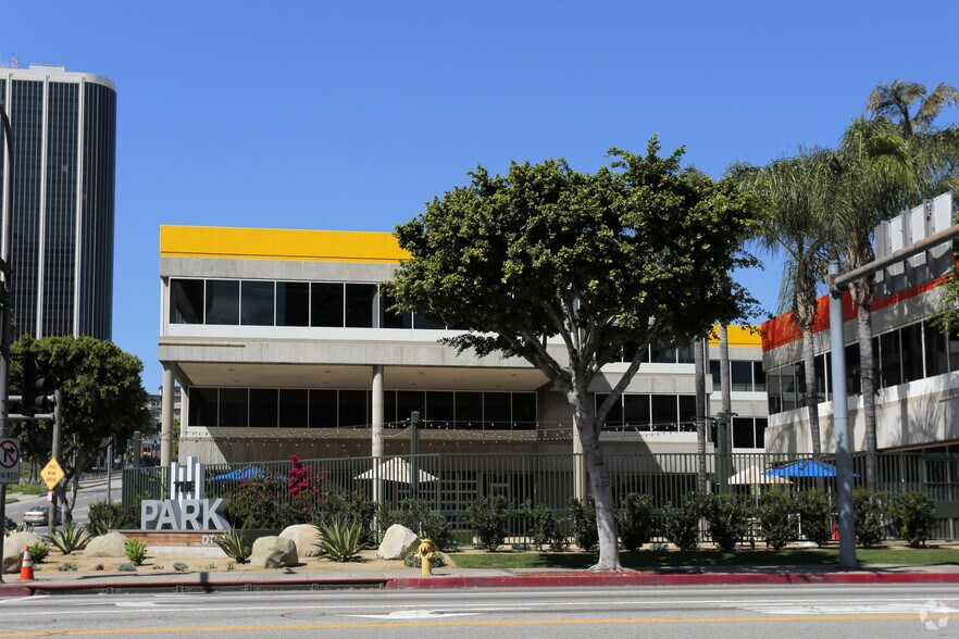 261 S Figueroa St, Los Angeles, CA à vendre - Photo de l’immeuble – Image 2 sur 10