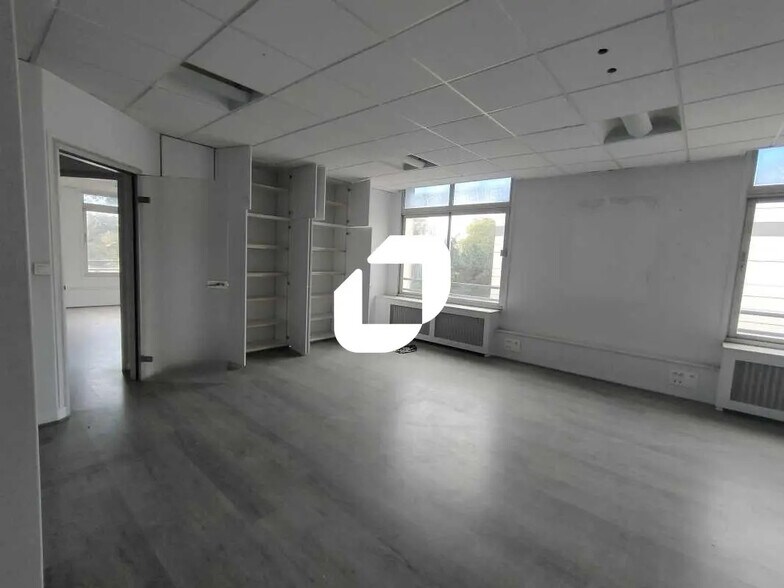 Bureau dans Argenteuil à louer - Photo de l’immeuble – Image 1 sur 17