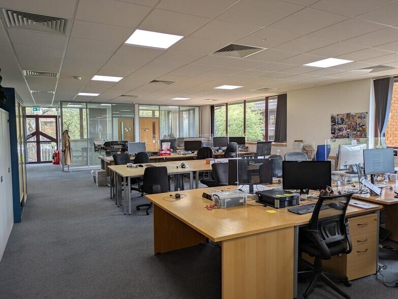 60 Priestley Rd, Guildford à louer - Photo intérieure – Image 2 sur 6