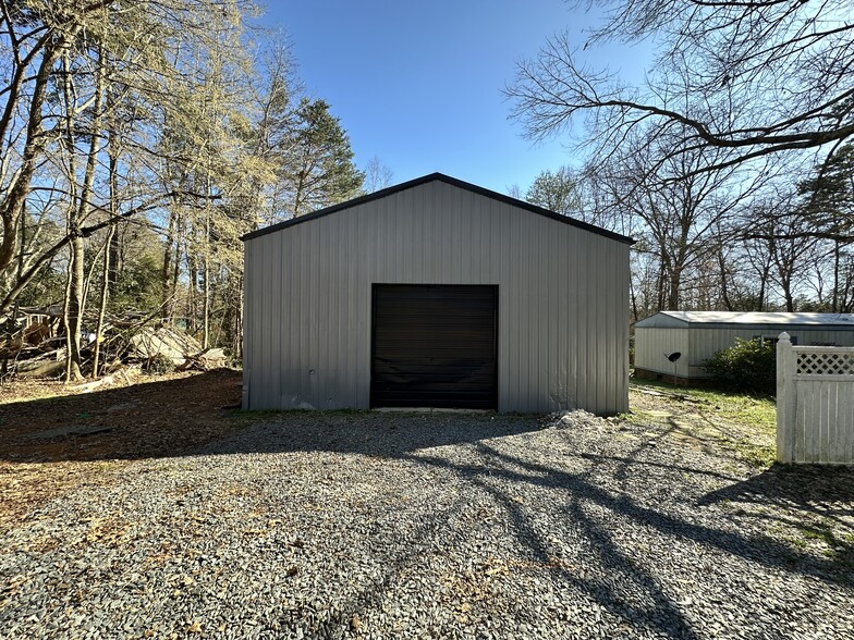 132 2nd Ave, New London, NC à louer - Photo de l’immeuble – Image 2 sur 5