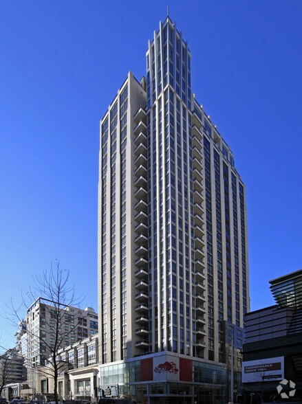 100 Bloor St W, Toronto, ON à louer - Photo de l’immeuble – Image 2 sur 9