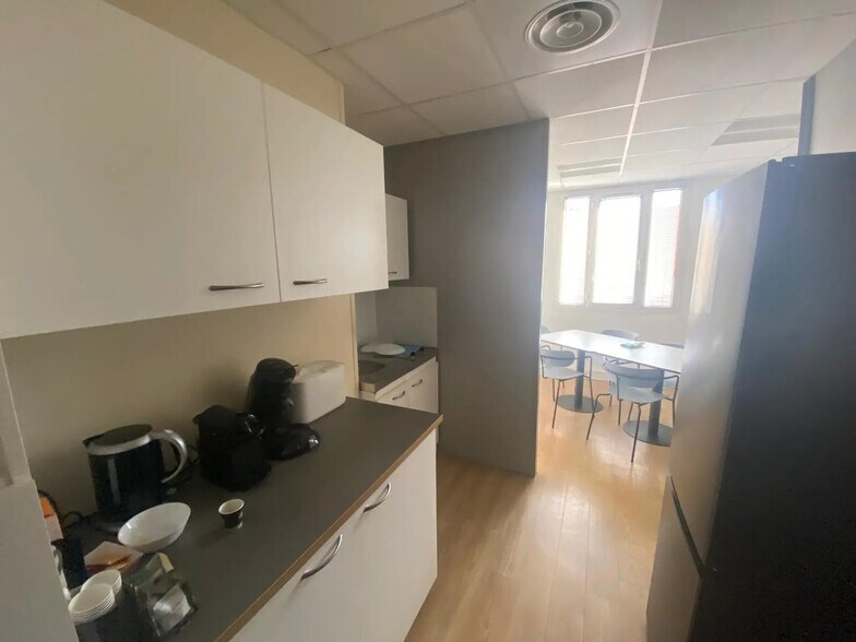 Bureau dans Marseille à louer - Photo de l’immeuble – Image 3 sur 4